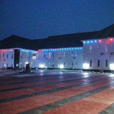 Murphy'S Mansion Resort Umuahia Экстерьер фото